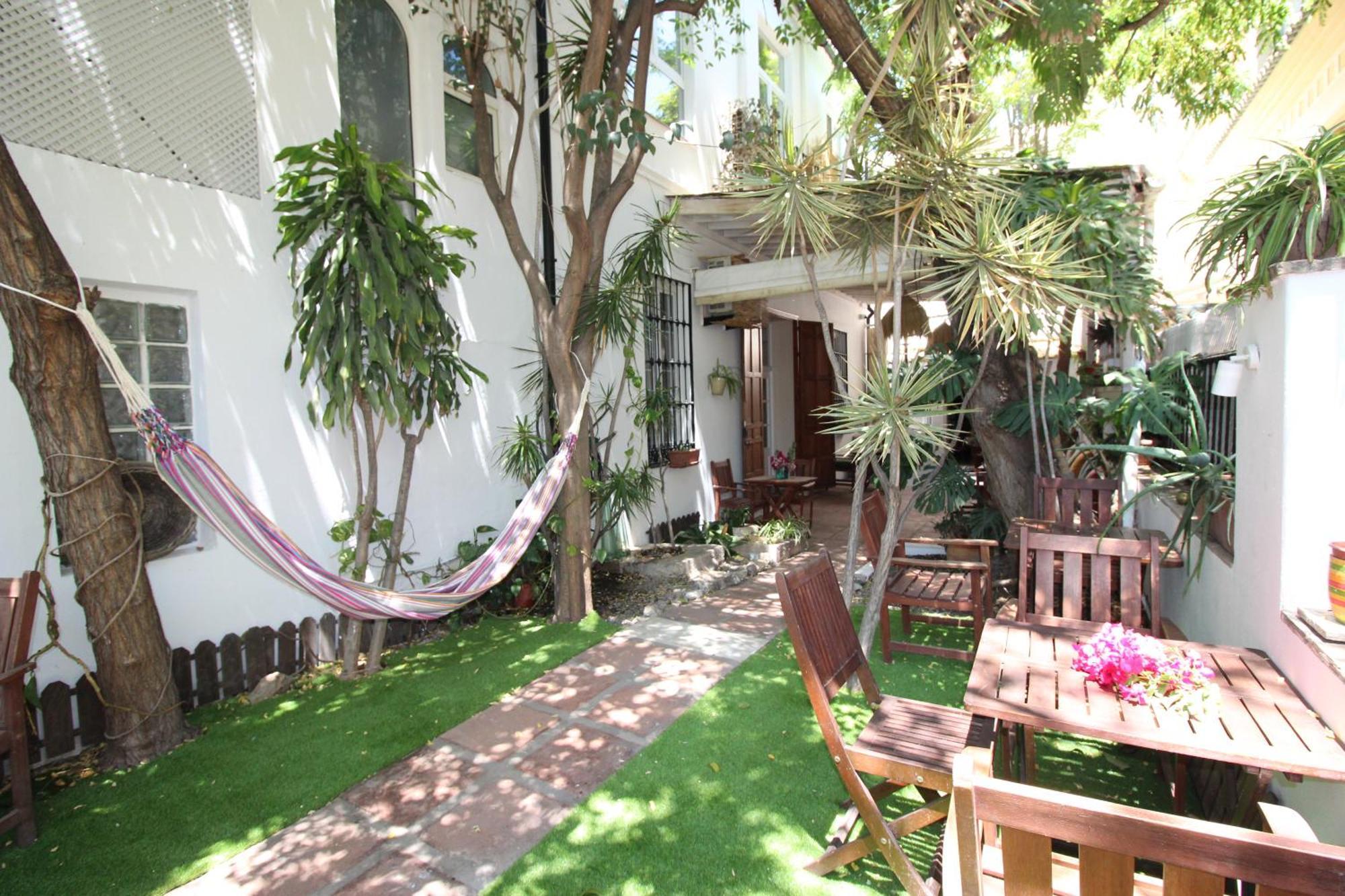 Hostal Las Acacias มาลากา ภายนอก รูปภาพ