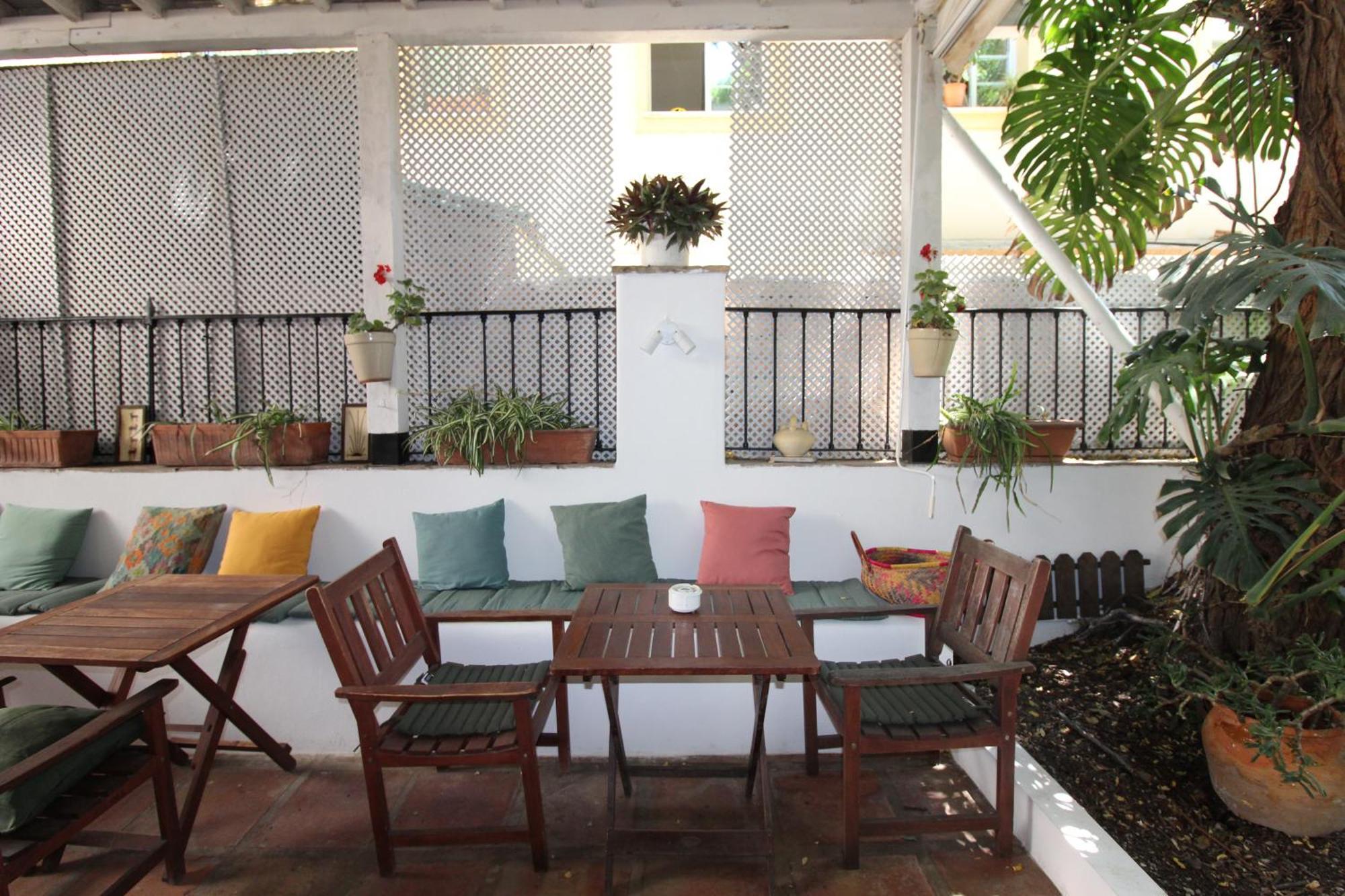 Hostal Las Acacias มาลากา ภายนอก รูปภาพ
