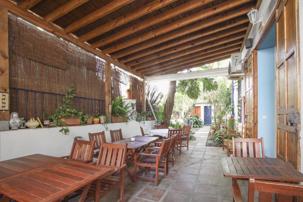 Hostal Las Acacias มาลากา ภายนอก รูปภาพ