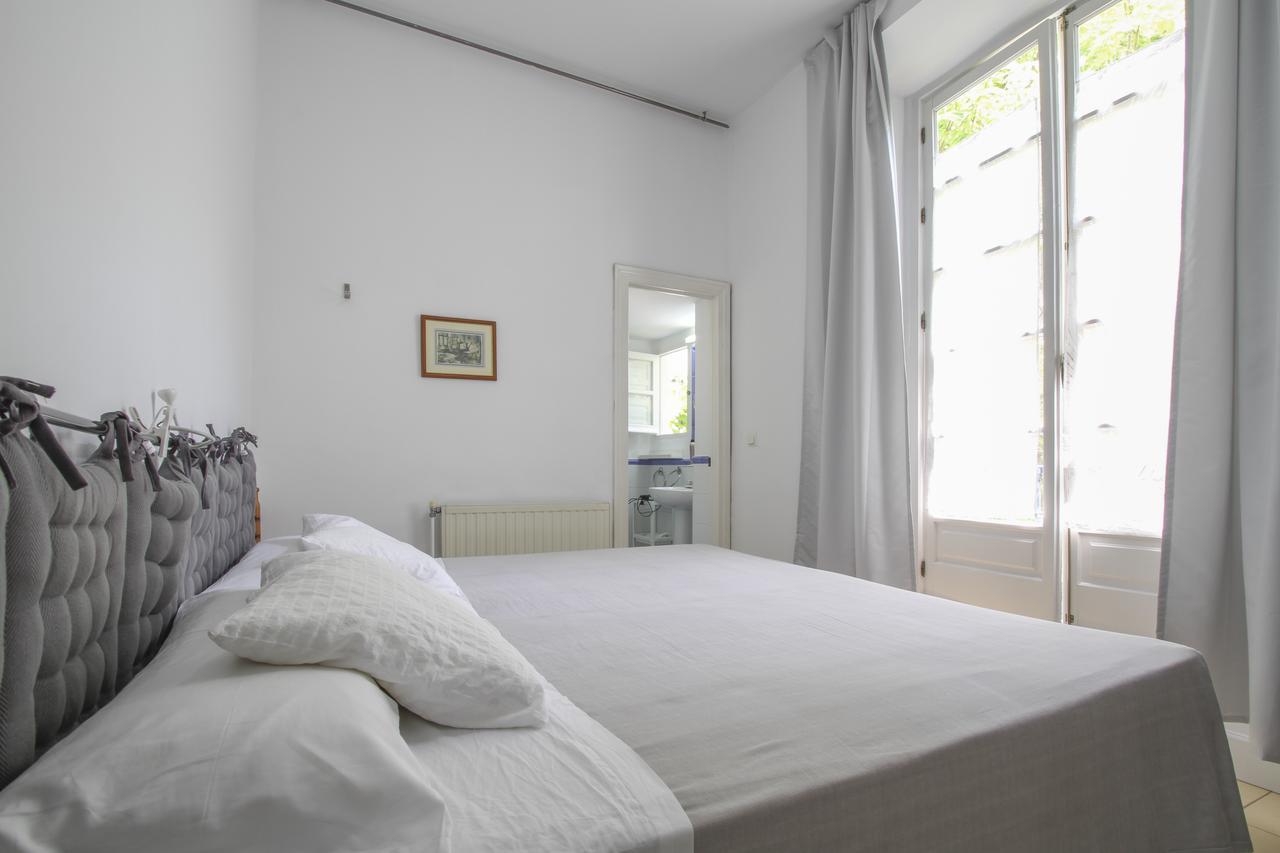 Hostal Las Acacias มาลากา ภายนอก รูปภาพ
