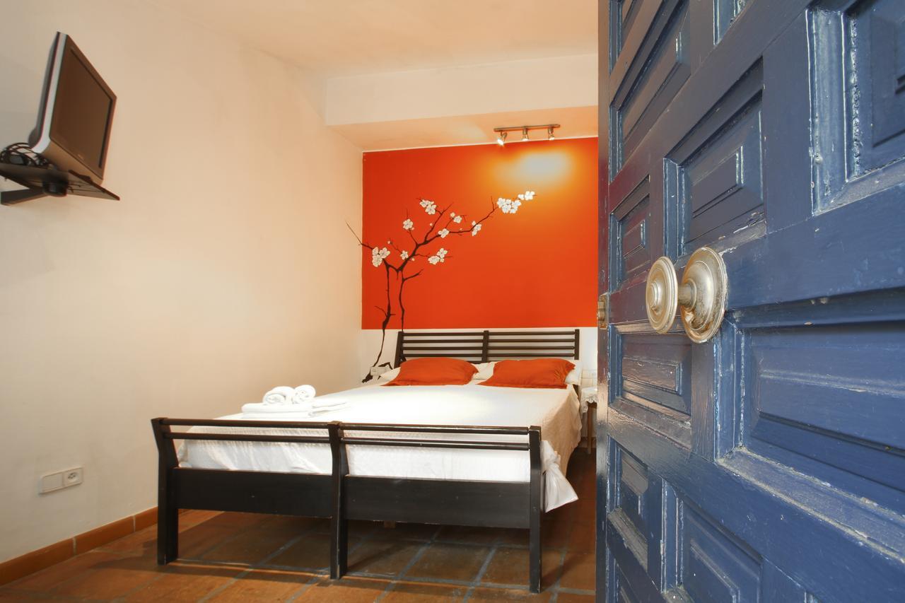 Hostal Las Acacias มาลากา ภายนอก รูปภาพ