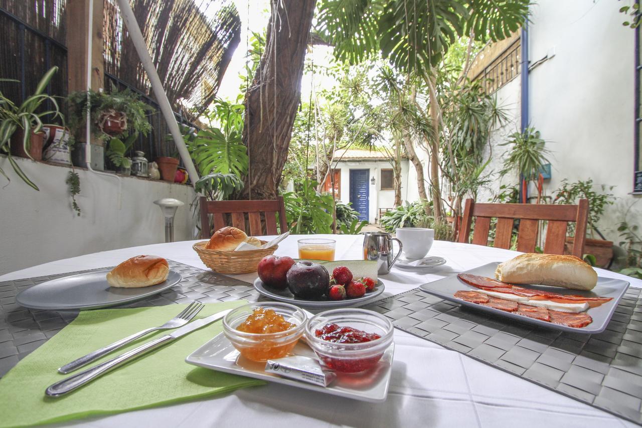 Hostal Las Acacias มาลากา ภายนอก รูปภาพ