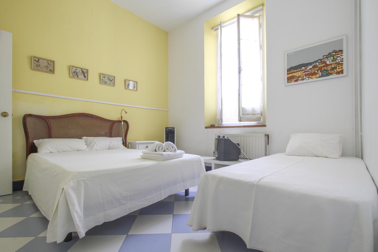 Hostal Las Acacias มาลากา ภายนอก รูปภาพ