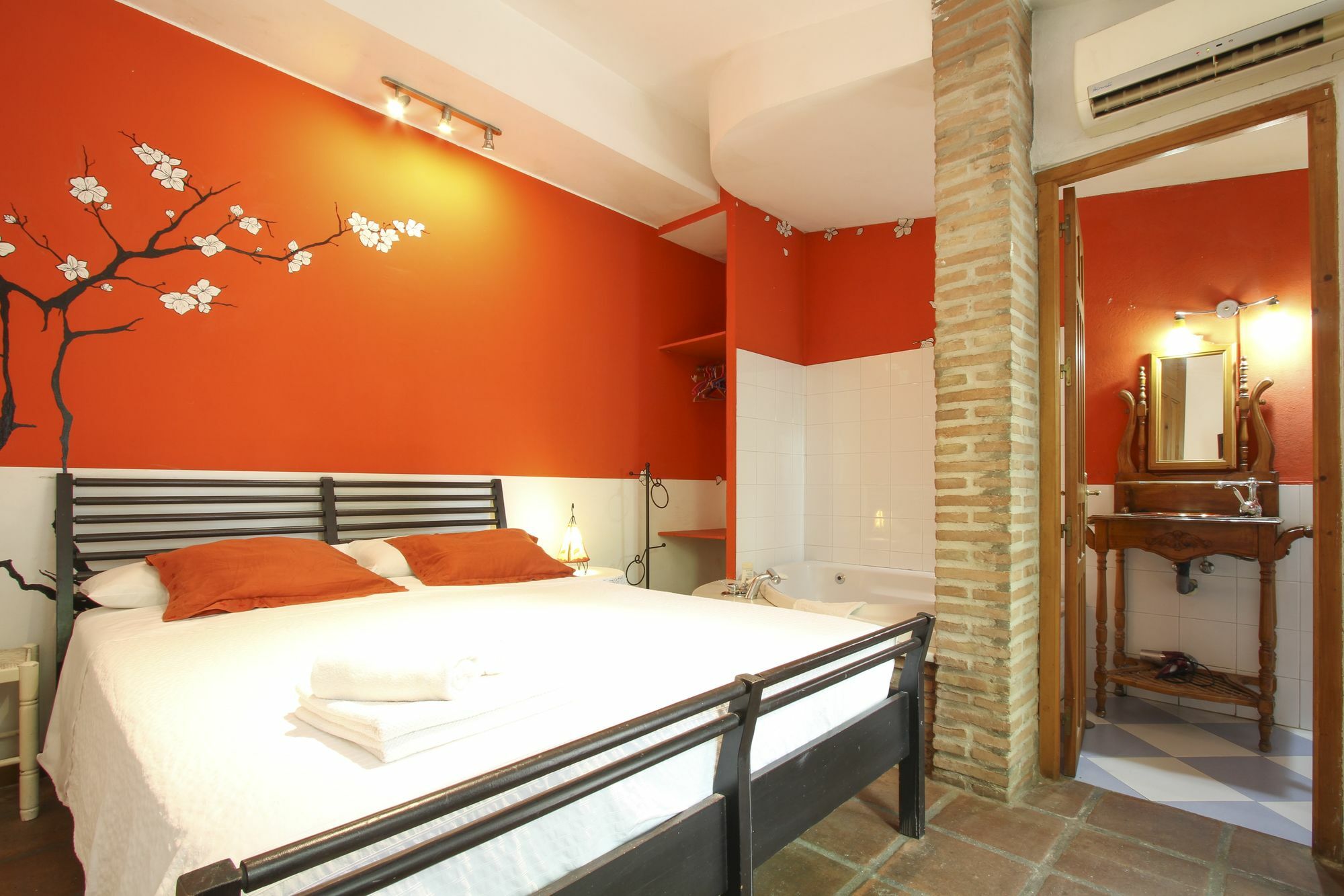 Hostal Las Acacias มาลากา ภายนอก รูปภาพ